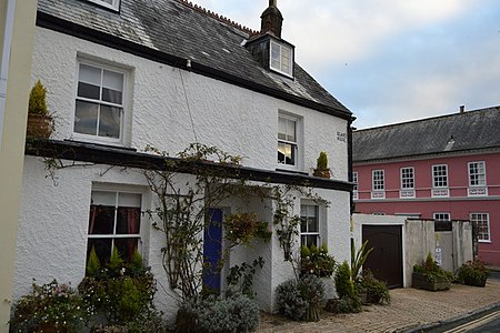 Island House (geograph 5372961)