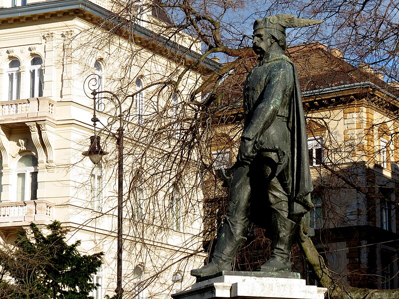 File:János Bottyán statue at Kodály körönd, 2013 Budapest (86) (13229344025).jpg