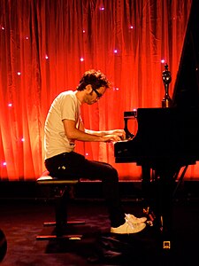 James rhodes pianist.jpg