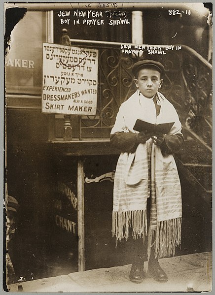 File:Jew new year - boy in prayer shawl LCCN98502178.jpg