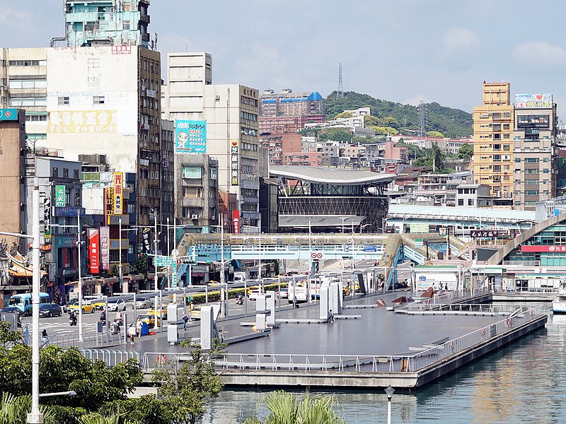 File:Keelung Maritime Plaza view from E Square 3F 20200919.jpg