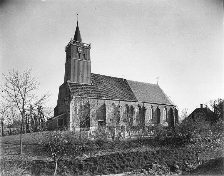 File:Kerk en toren vanuit het zuid-westen - Lambertschaag - 20128699 - RCE.jpg