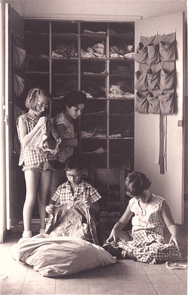 File:Kibbutz eilon children, 1963.jpg