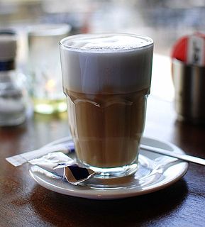 Latte beverage containing a combination of steamed milk, foamed milk, and espresso