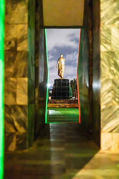 File:Kwame Nkrumah Monument as seen from the Mausoleum 02.jpg