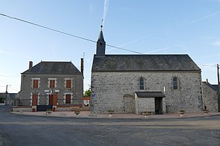 Léouville - Église Sainte-Catherine et mairie - 1.jpg