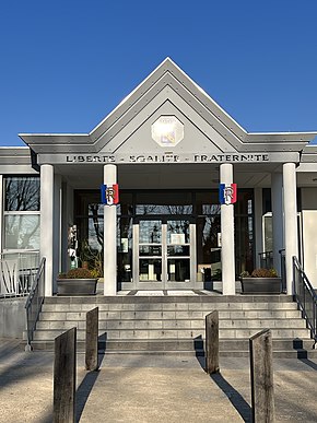 La mairie de Bourg-Saint-Christophe en mars 2022 (2).JPG