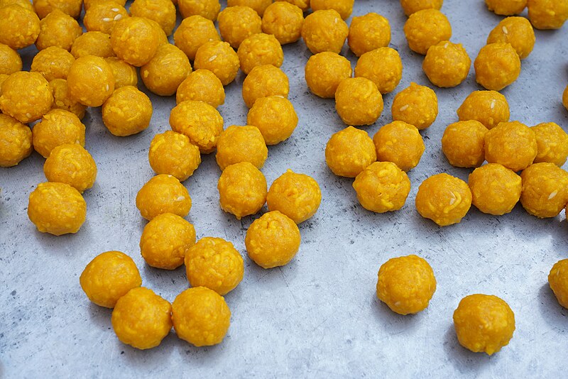 File:Laddu preparation for Punjabi wedding 06.jpg