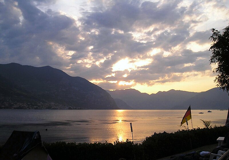 800px-Lago_iseo