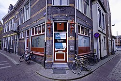 Voormalig café Land van Belofte in de Hoekstraat, dat sloot na de sluiting van de prostitutiezone in het A-kwartier