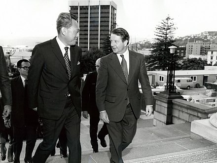 Rowling (right) with Singaporean Prime Minister Lee Kuan Yew in April 1975