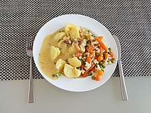 Leipziger Allerlei с соусом из сморчков-кресс-салатов и голландского картофеля
