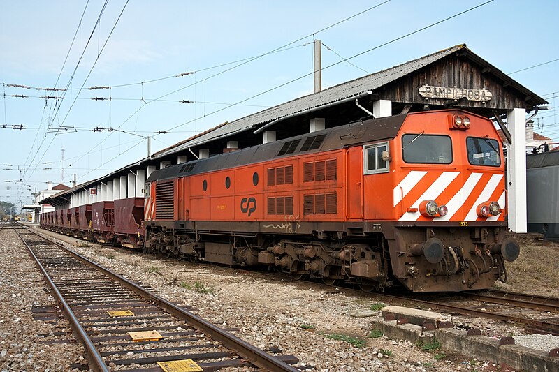 File:Locomotiva 1973, Estação da Pampilhosa, 2011.12.17 (8211778544).jpg