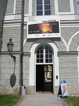 Munchen - Museum Mensch und Natur (Zugang aus dem Schlossrondell).JPG