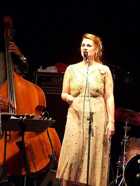 File:MadeleinePeyroux2009.jpg