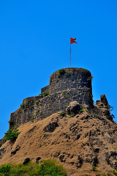 File:Massive Pratapgad Fort.jpg