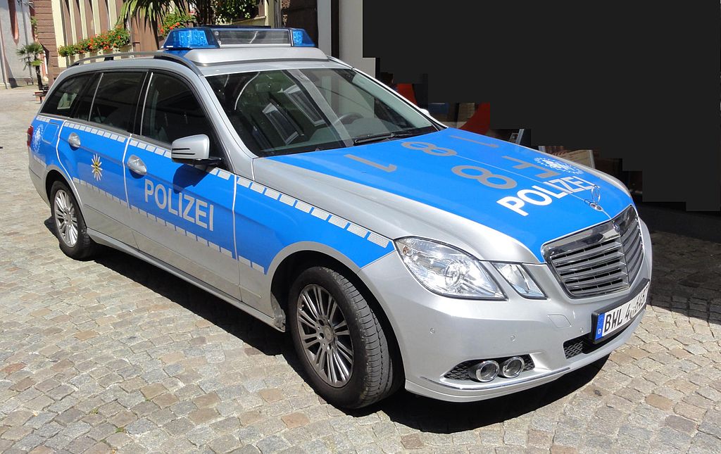 File:Mercedes-Benz Police patrol vehicle of the State Police of  Baden-Württemberg 2012.JPG - Wikipedia