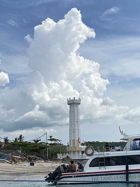 File:Mercusuar di Toya Pakeh, Nusa Penida.jpg