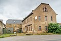 Gasthof Zum heiteren Blick: Gasthof mit zwei Seitengebäuden, Schornstein und Hofpflaster, ehemalige Schmiede