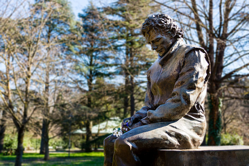 File:Monumento ad Ayrton Senna - Parco delle Acque Minerali di Imola.jpg