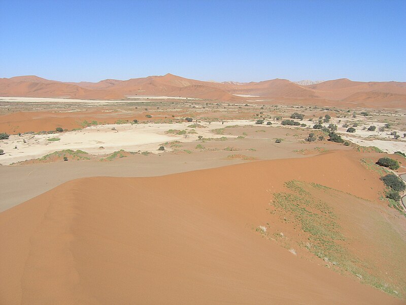 File:Namib-Naukluft-Park, Sossusvlei.JPG