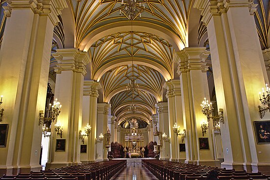 550px-Nave_of_Catedral_de_Lima.jpg