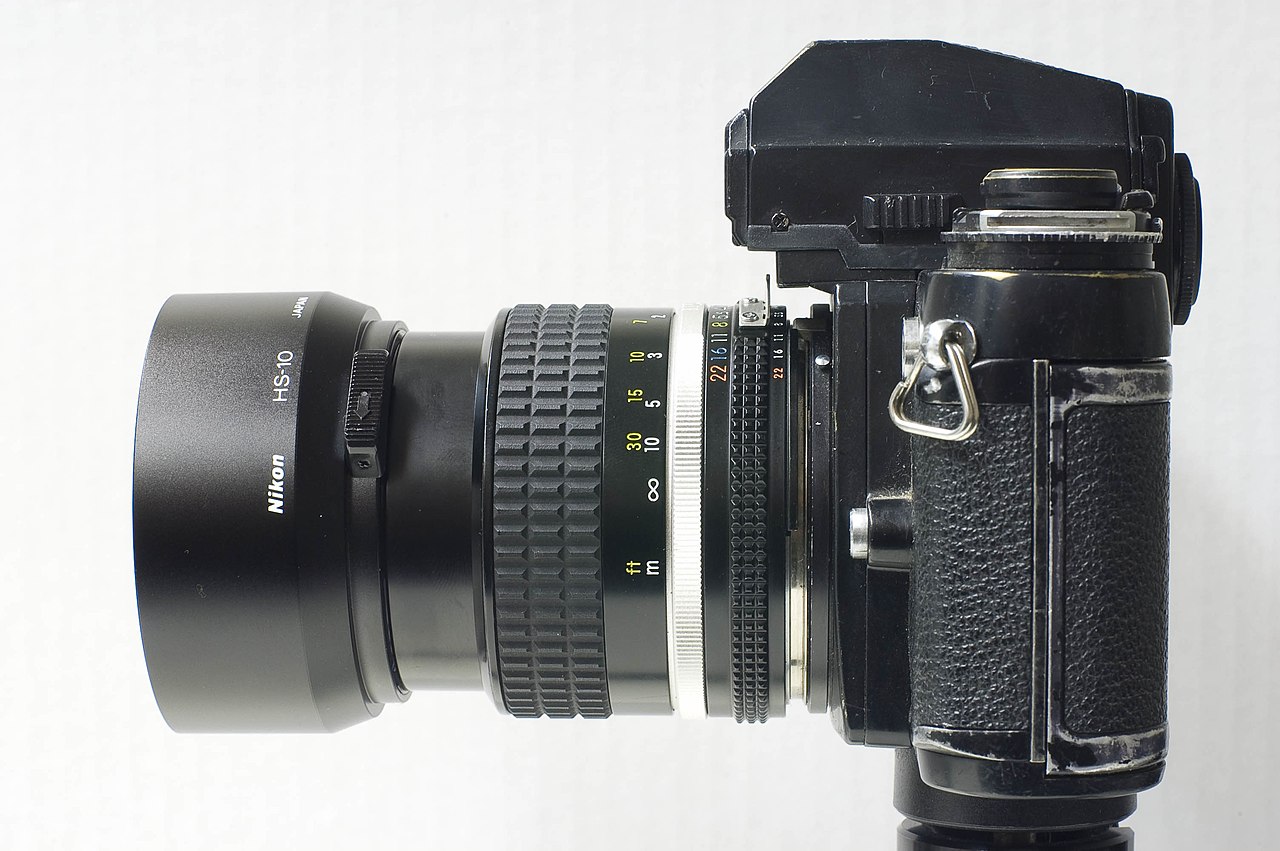 File:Nikon F3 plus 85mm f2.jpg - Wikimedia Commons