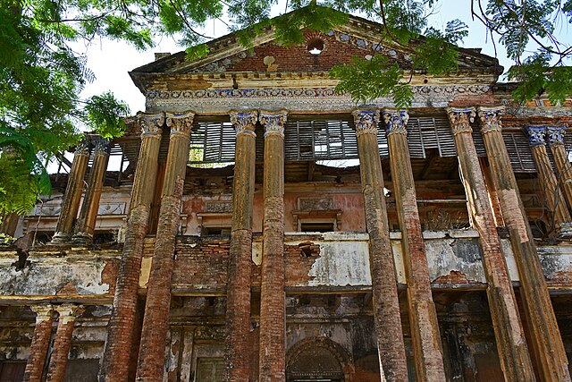 Image: Nimitita Rajbari ruined front facade 01