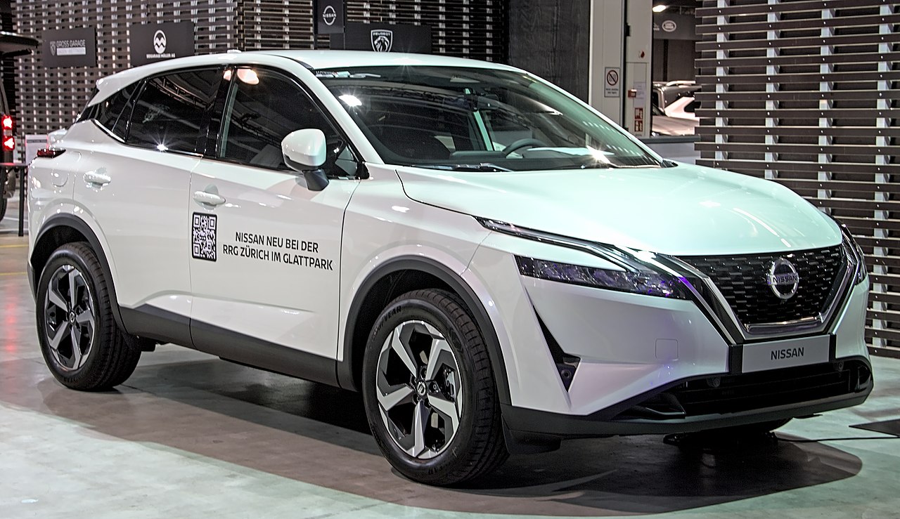 https://upload.wikimedia.org/wikipedia/commons/thumb/3/30/Nissan_Qashqai_%28J12%29_Auto_Zuerich_2021_IMG_0446.jpg/1280px-Nissan_Qashqai_%28J12%29_Auto_Zuerich_2021_IMG_0446.jpg