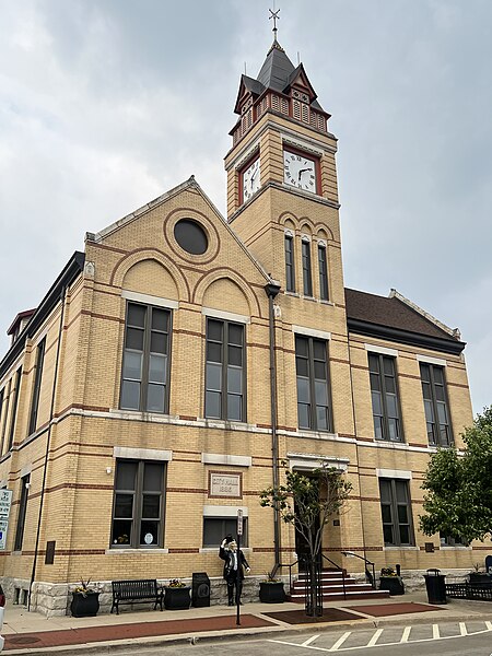 File:Oconomowoc City Hall (1).jpg