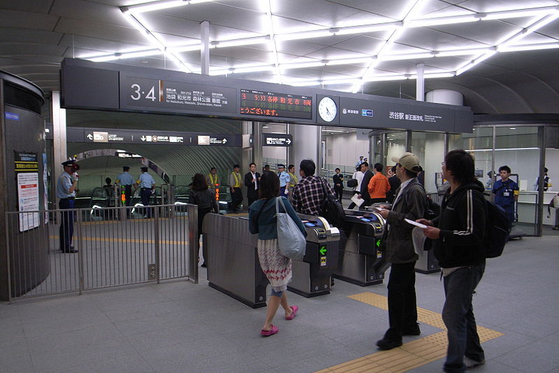 File:Opening of the Fukutoshin line.jpg