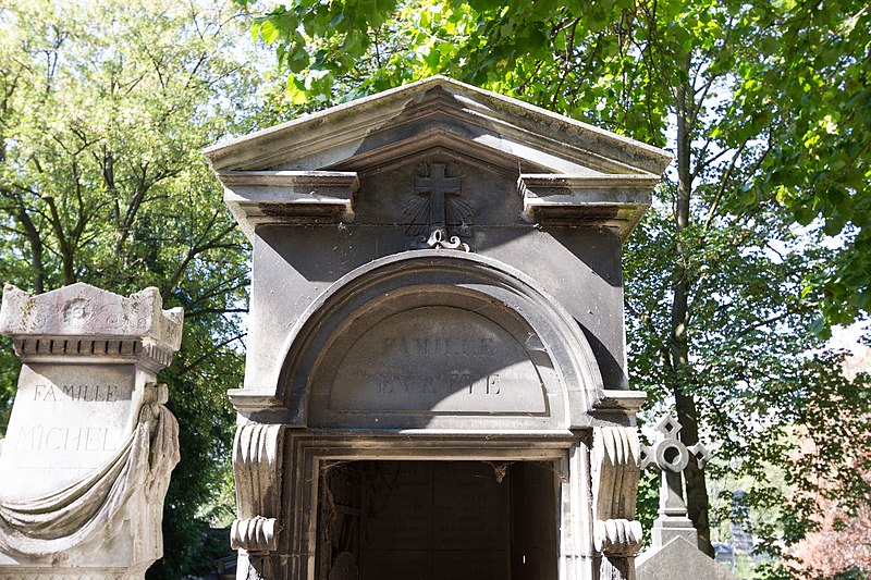 File:Père-Lachaise - Division 31 - Evette 02.jpg