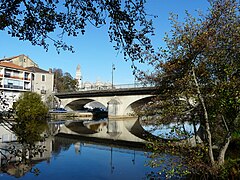 Le pont Saint-Georges vu depuis la voie verte, en aval.