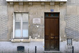 Rez-de-chaussée de l'immeuble habité par Barbara au 50, rue Vitruve à Paris.