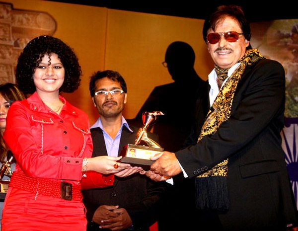 Muchhal with Sanjay Khan at 2nd Babasaheb Ambedkar Awards 2010