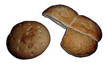 Chilean breads Hallulla and Marraqueta Panes chilenos.JPG