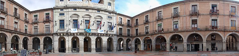 File:Panorámica de la Plaza del Mercado Chino (Ayuntamiento de Ávila) - panoramio.jpg