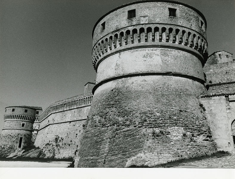 File:Paolo Monti - Servizio fotografico (San Leo, 1969) - BEIC 6362037.jpg