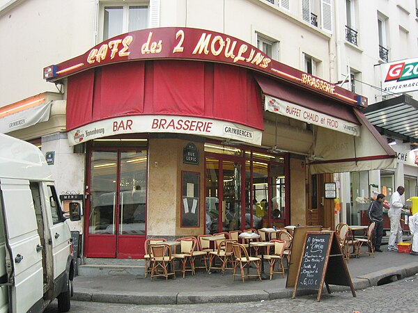 Amélie works at the Café des 2 Moulins on Montmartre.