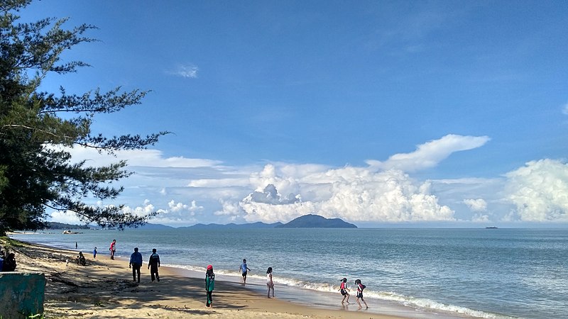 File:Pasir Panjang Beach, Singkawang City.jpg