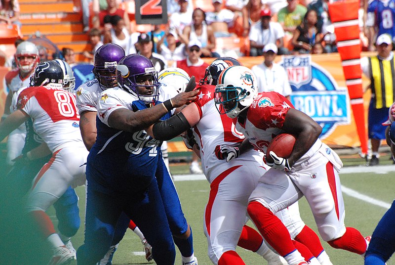 File:Pat Williams and Ronnie Brown at 2009 Pro Bowl.jpg