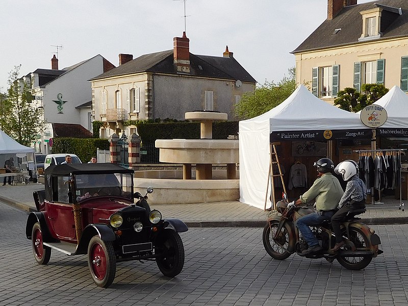 File:Peugeot automobile and Zündapp motorcycle.jpg