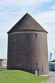 Deutsch: Rundturmbunker Peutestraße 1 in Hamburg-Veddel. This is a photograph of an architectural monument. It is on the list of cultural monuments of Hamburg, no. 1442.