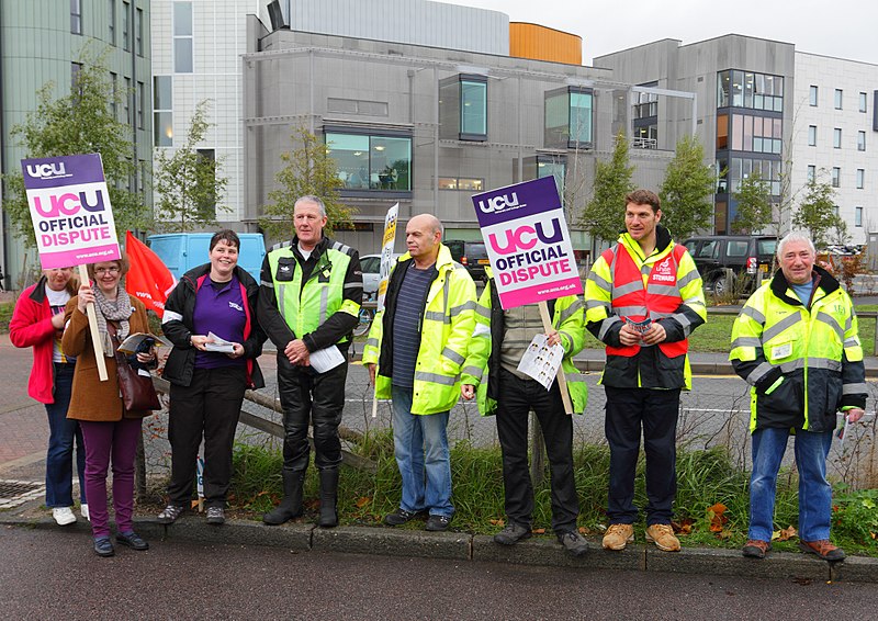 File:Pickets at the rear entrance to the University of East Anglia - 1 November 2013 (10590209894).jpg