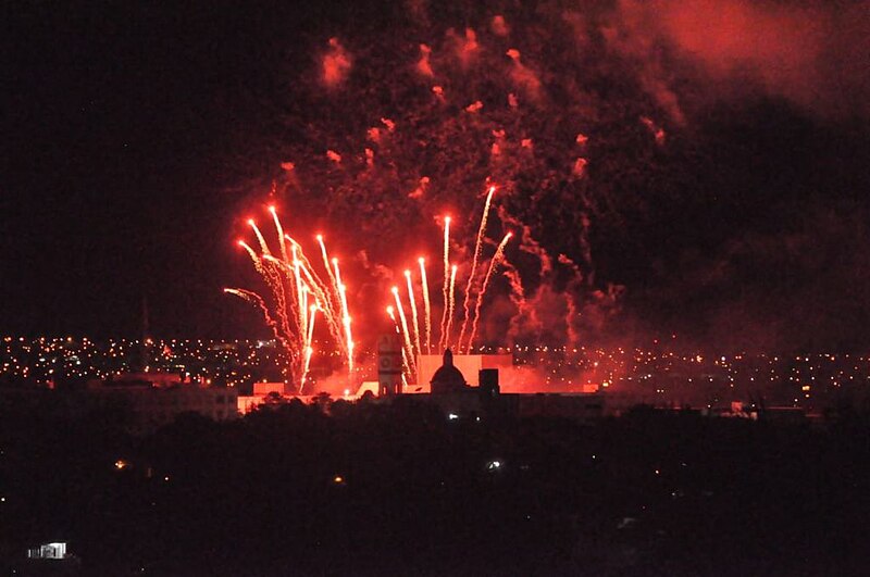 File:Pirotécnia en centro de Ciudad Victoria - dia independencia 2019.jpg