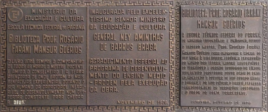 Placas na Biblioteca Professor Rosário Farâni Mansur Guérios