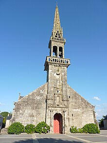 La façade de l'église paroissiale Saint-Pierre.