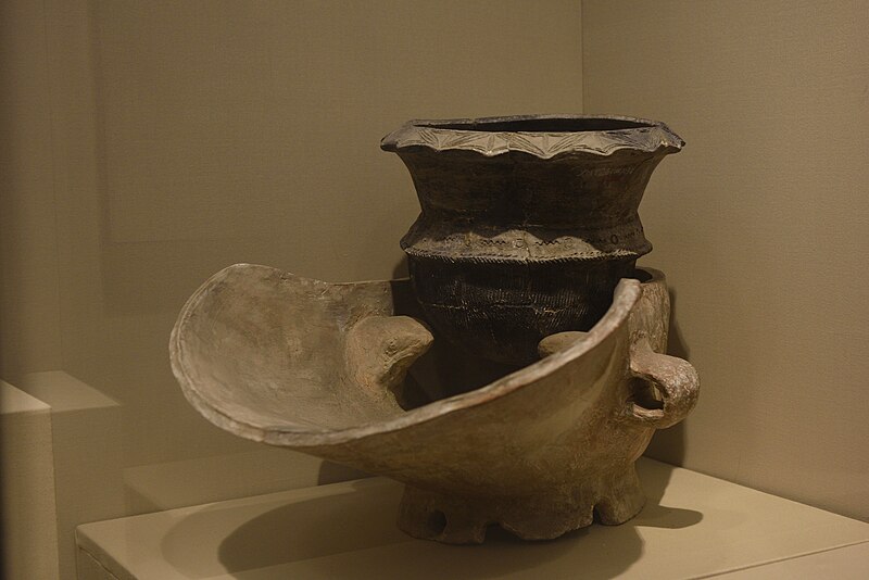 File:Pottery stove and pot unearthed at Hemudu site.jpg