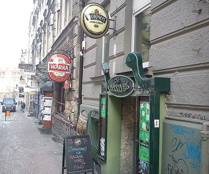 File:Pubs Poznan Nowowiejskiego II.jpg