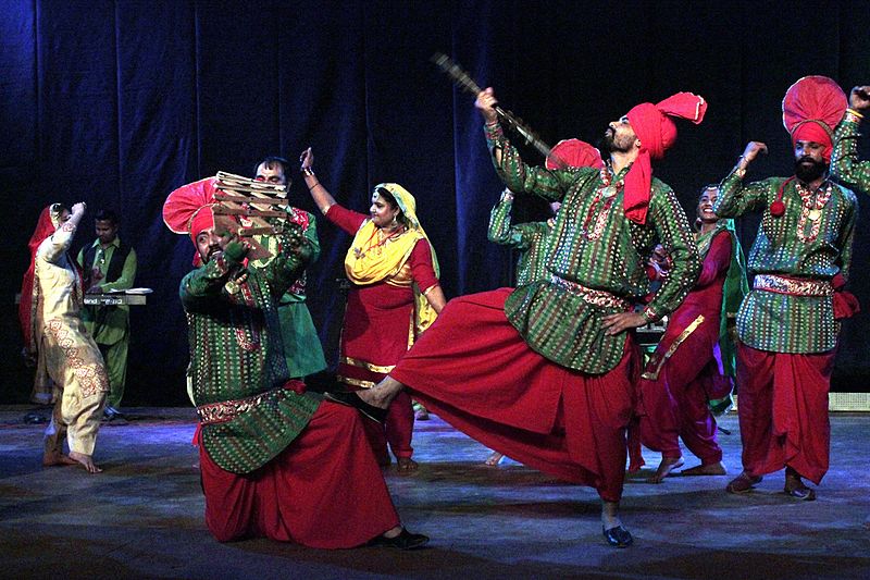 File:Punjabi Folk dance Gaidda Boliya and Bhangara 31.jpg